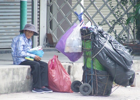 These days 80-year-old bottle collector Bunlert Nutnom often feels ill. Her feet and stomach hurt and she has to rest every 100 meters.
